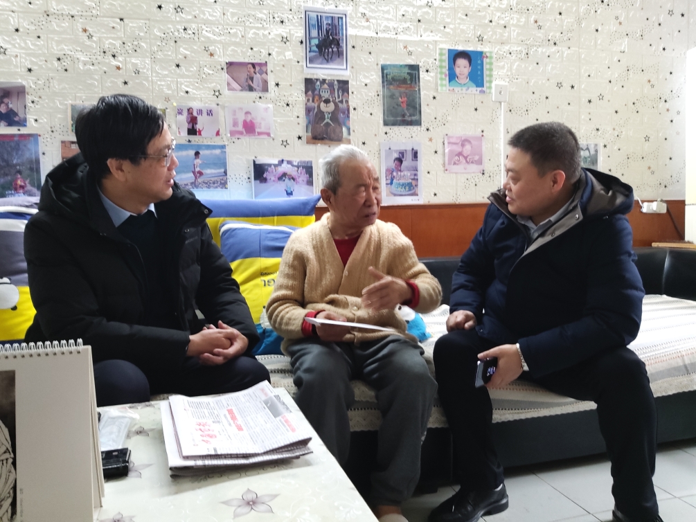 科控集团党委委员、副总经理刘强走访慰问纺科院老干部老党员